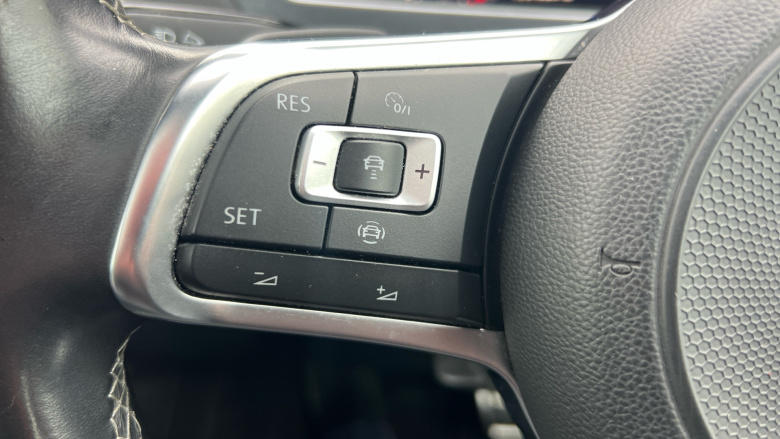 Volkswagen Tiguan 2.0 TDi 150 4Motion R-Line 5dr DSG Diesel Estate